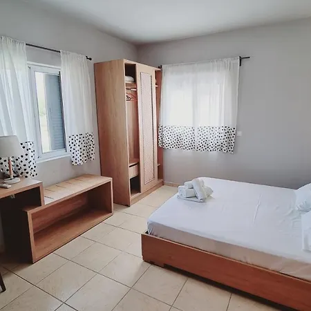 Chloe Apartment *